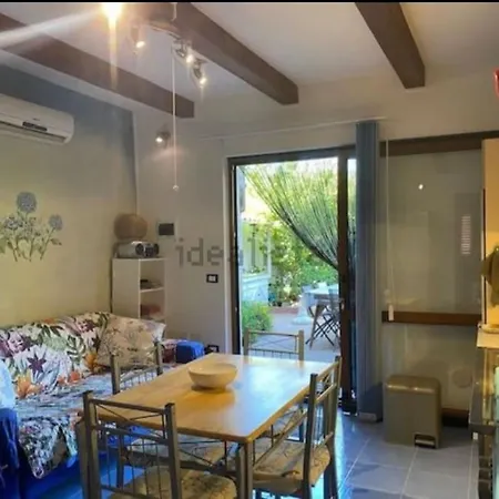 The Little Lemon Tree Apartment